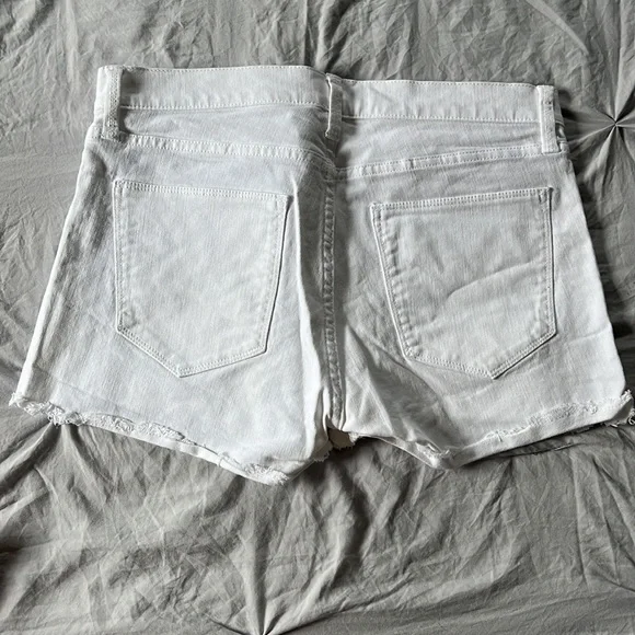 Gap White Jean Short Cut-off - Picture 2 of 3